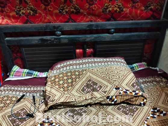 লোহার সেমিডাবল খাট